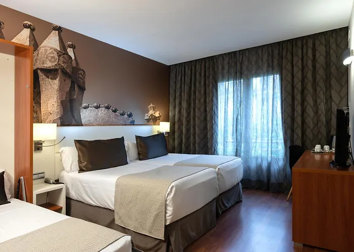 Отель Catalonia Gracia